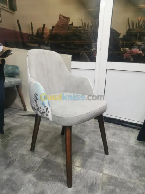 Fabrication des chaises et banquette 