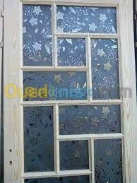 Montage ferrage porte تركيب الزجاج و الابواب الخشبية المنزلية