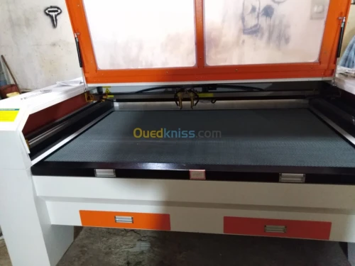 machine à découper au laser CO2