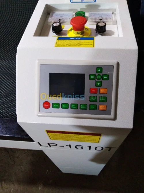 machine à découper au laser CO2