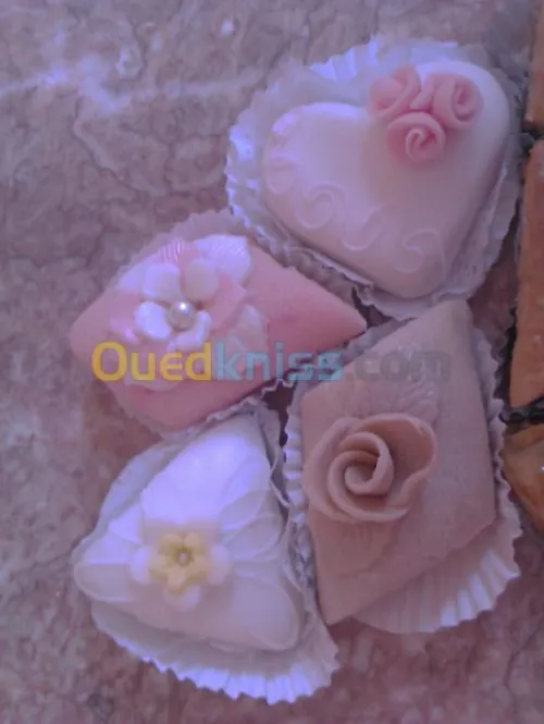  GATEAUX MODERNES ET TRADITIONELLEs