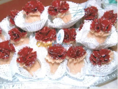  GATEAUX MODERNES ET TRADITIONELLEs