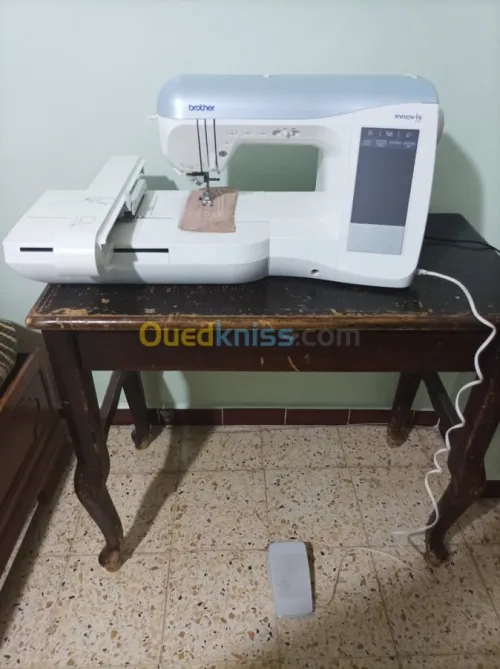 MACHINE DE BRODERIE ET COUTURE BROTHER