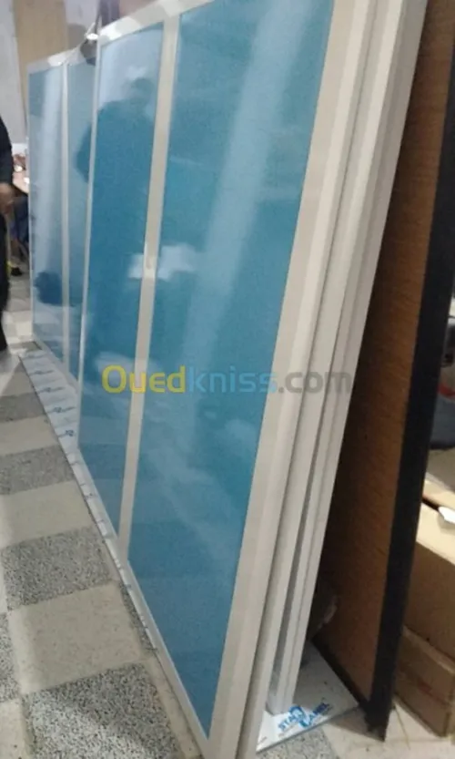 Fabrication des séparations de bureau 