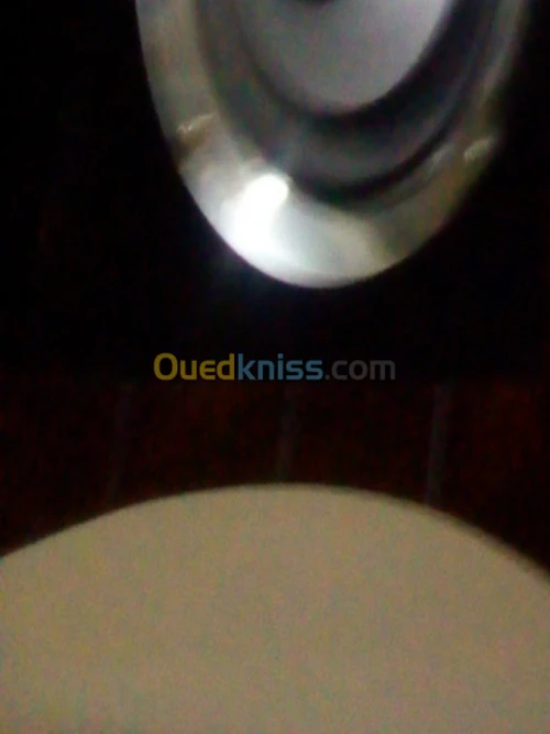 Baffles en bois et DVD 