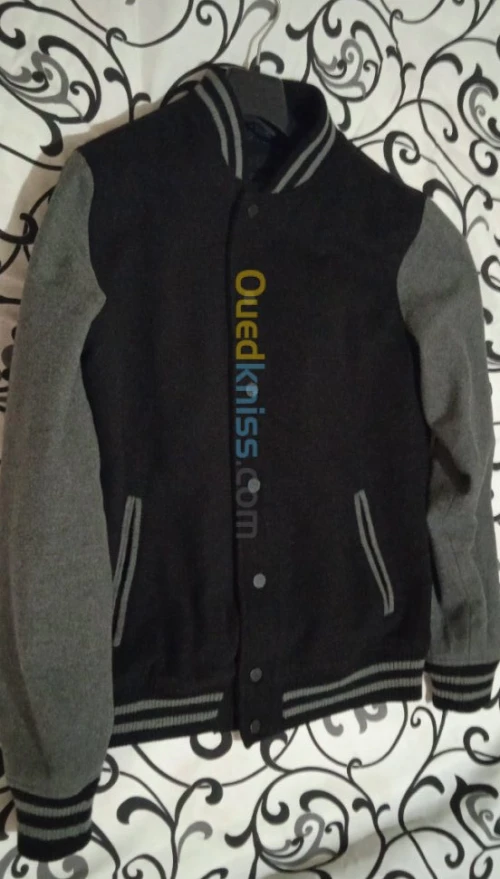 Veste baseball de marque BERSHKA