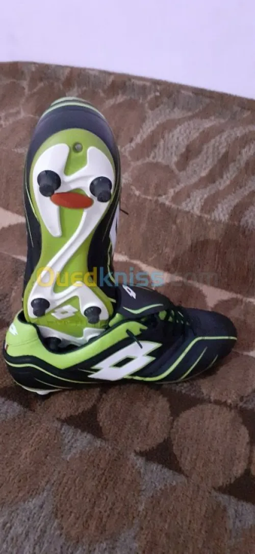 Soulier de football lotto punto flex 