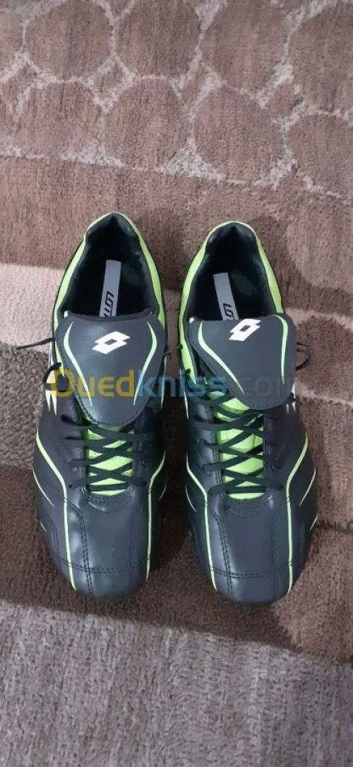 Soulier de football lotto punto flex 