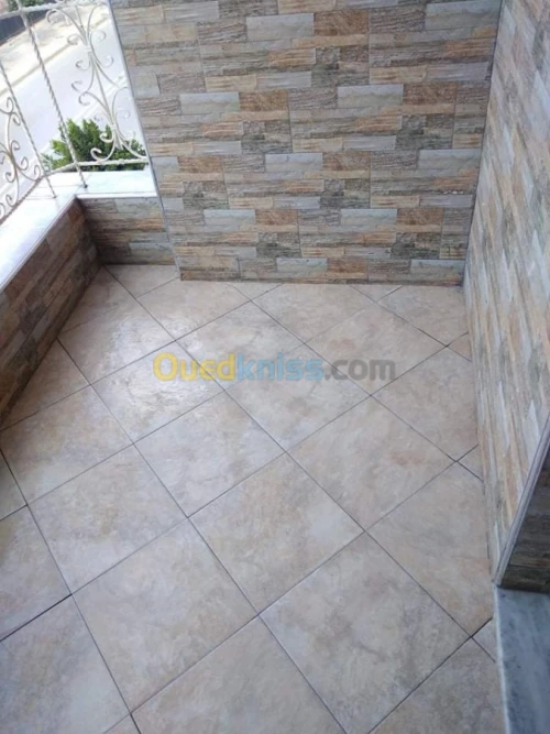 Carreleur de faience dale de sole marbre 
