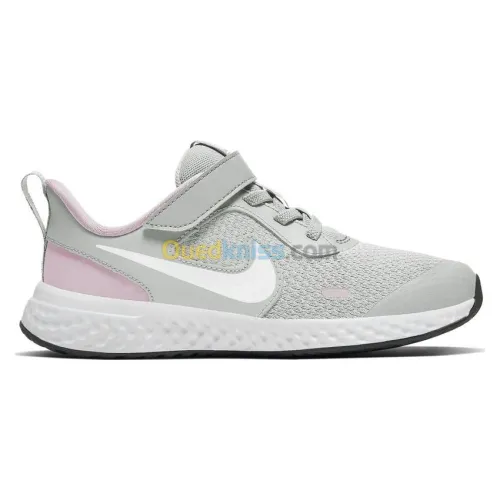 NIKE REVOLUTION