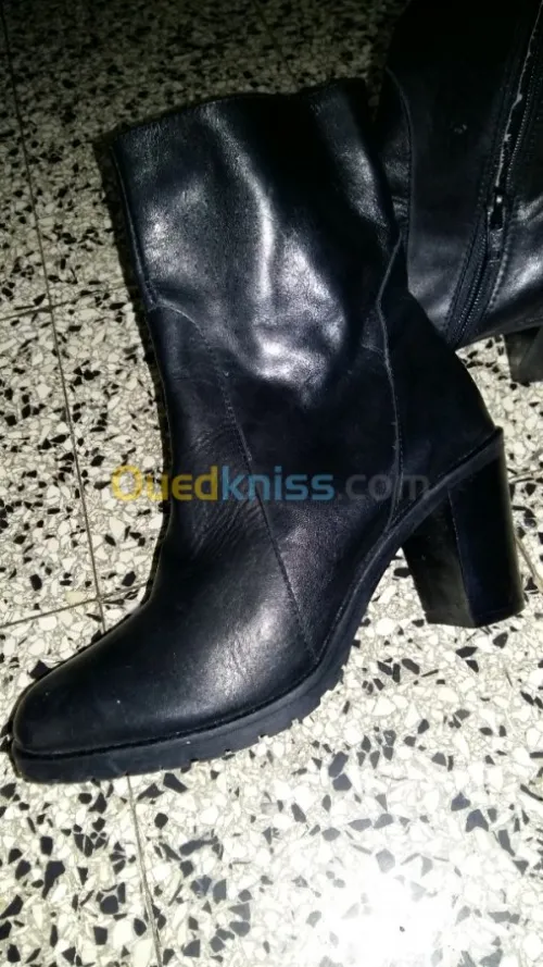 Marque italienne  en cuire 