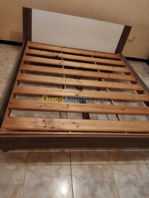armoire 2m25 et lit 1m80