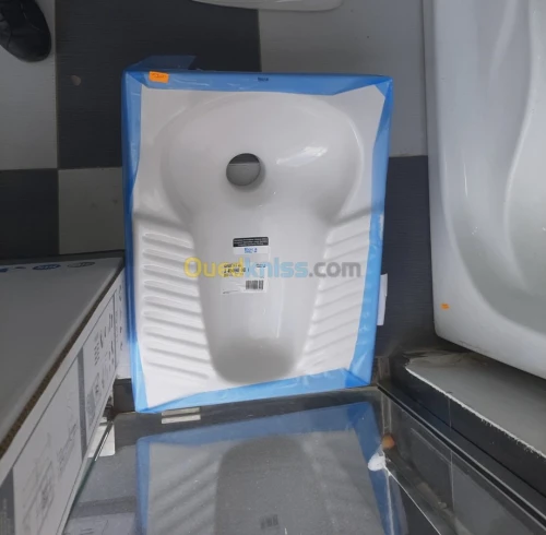 الهضاب مقابل المركز التجاري الرايس