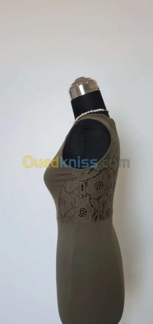 Robe en dentelle verte