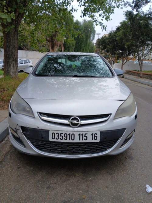 Opel Astra 4 portes 2015 Astra 4 portes