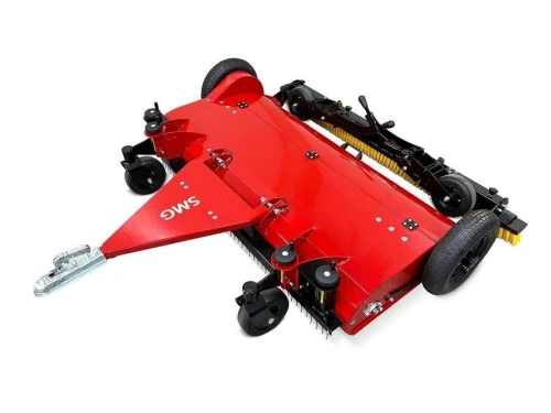 Machine tractée à entraînement  pour le nettoyage et l'entretien régulier des terrains en gazon synthétique.