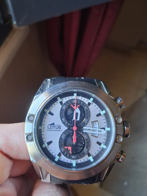 Montre Lotus