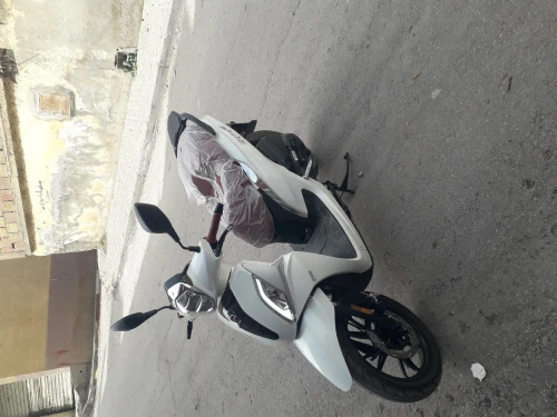 Sim St200 2025