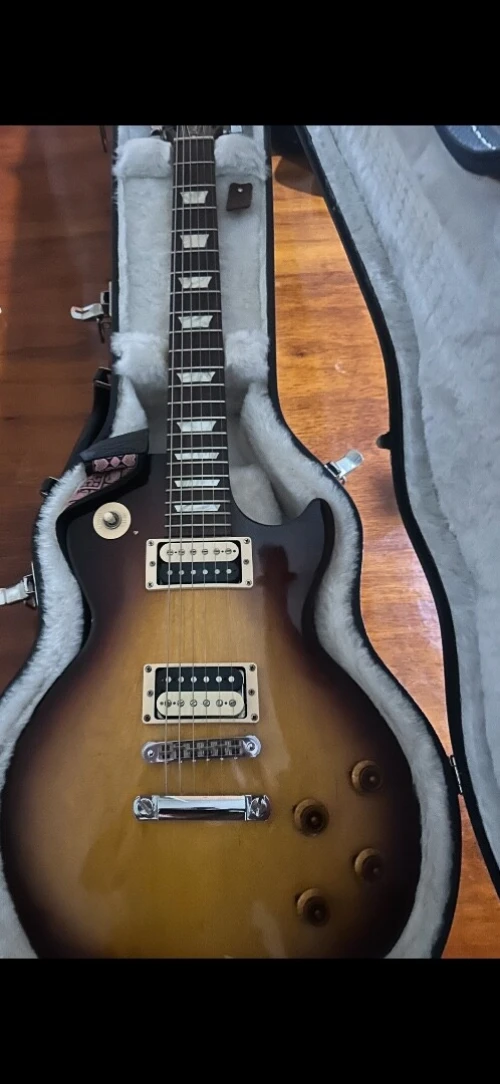 Guitar les paul studio 2011