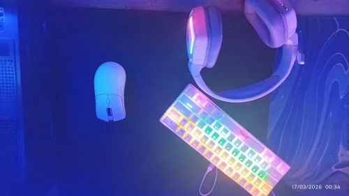 Full setup (pc , écran , clavier souris , casque)....