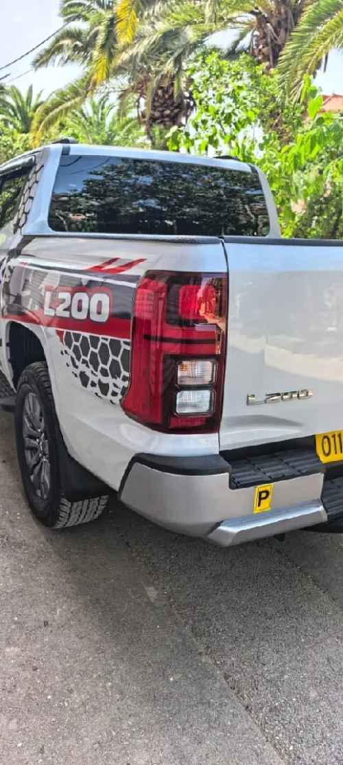 Mitsubishi L200 2025 
