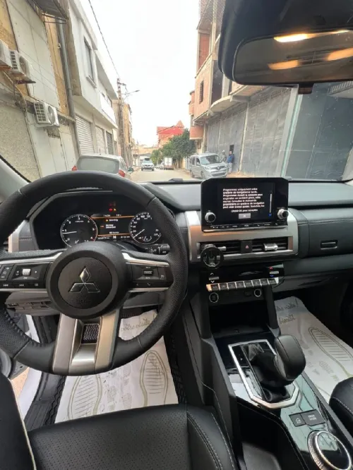 Mitsubishi L200 2025 