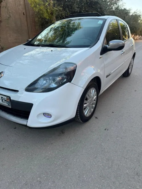 Renault Clio 3 2012 night and day
