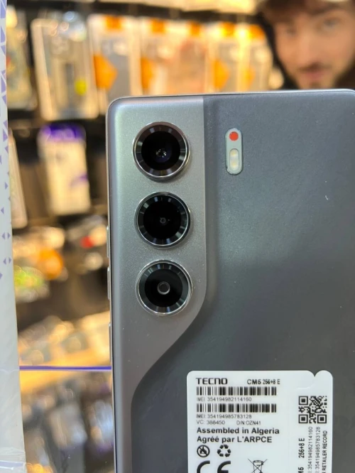 Tecno CAMON 40 256Gb + Cadeau