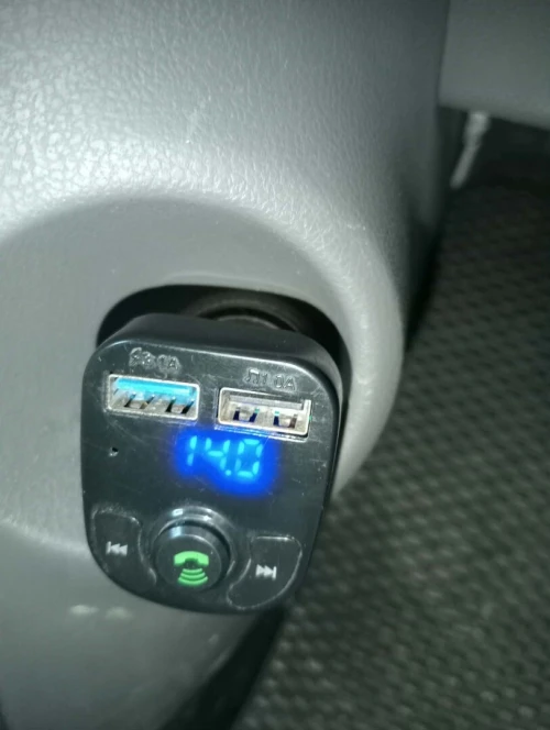 Transmetteur FM Bluetooth pour Voiture  Double USB & Écran LED