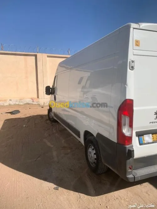 Peugeot Boxer 2015 و 3 بانو 2015