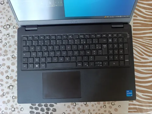 Dell latitude 3520 i5 11 eme génération 8/256 SSD européens caba 
