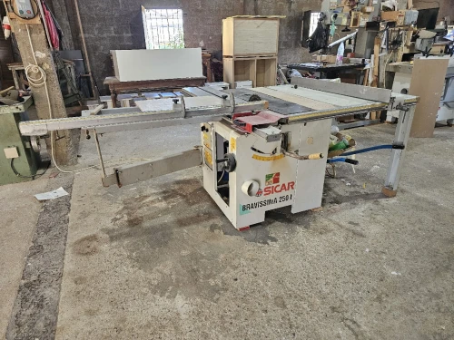 Machine de menuiserie آلات نجارة