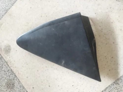 Cache montant yaris côté droit 