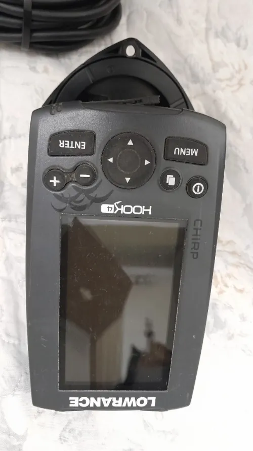 2 Sondeurs GPS  LOWRANCE Mark 4 HDI et HOOK 4