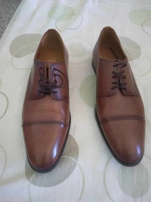 Soulier en cuir originale marque zara taille 43