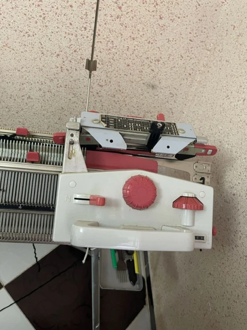 Machine à tricoter 