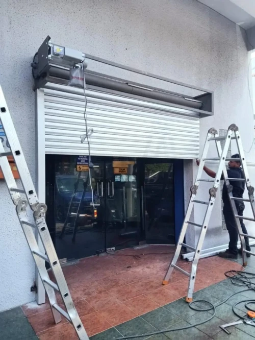 Installation et Réparation de Rideaux Métalliques Électriques et Manuels - Blida