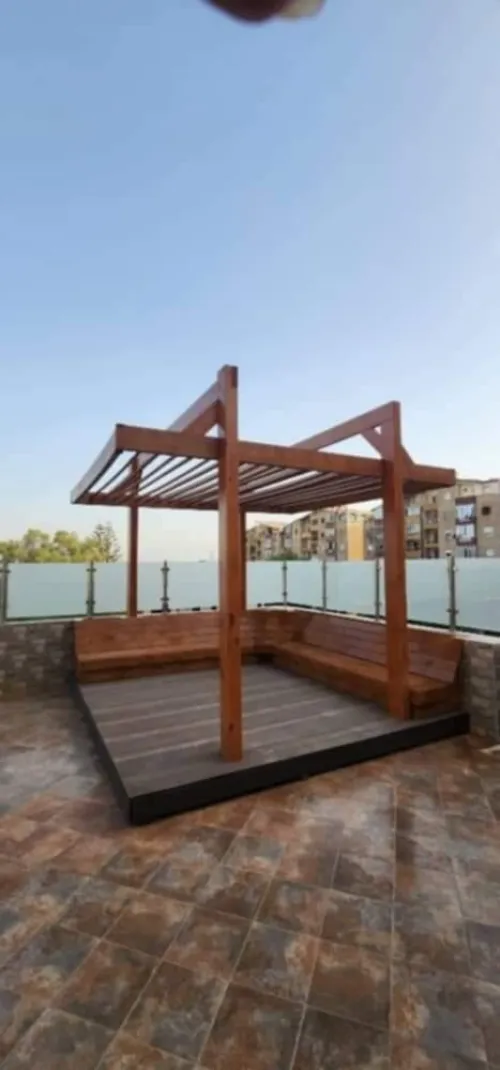 Pergola en bois rouge