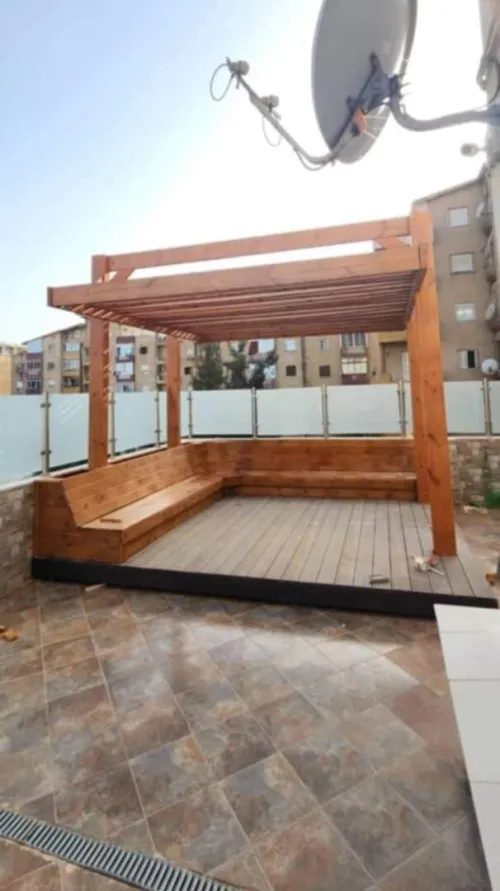 Pergola en bois rouge