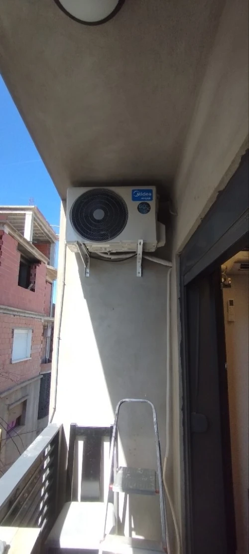 Installation climatiseur chargement gaz avec tirage au vide