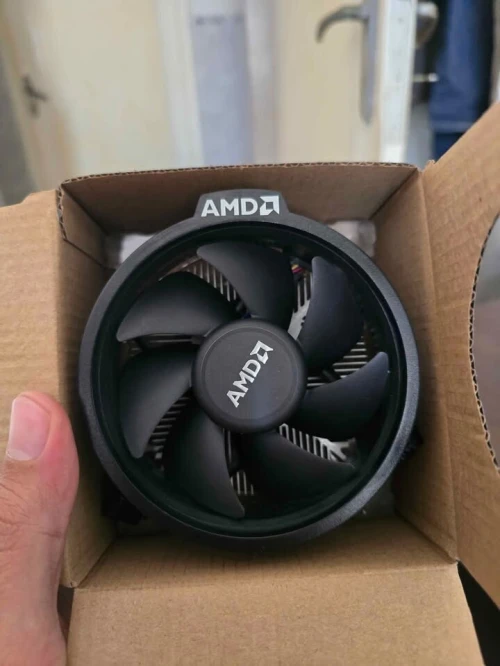  AMD Ryzen 7 3700X
