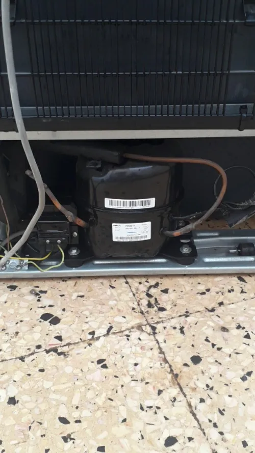 Congélateur Vertical Midea.