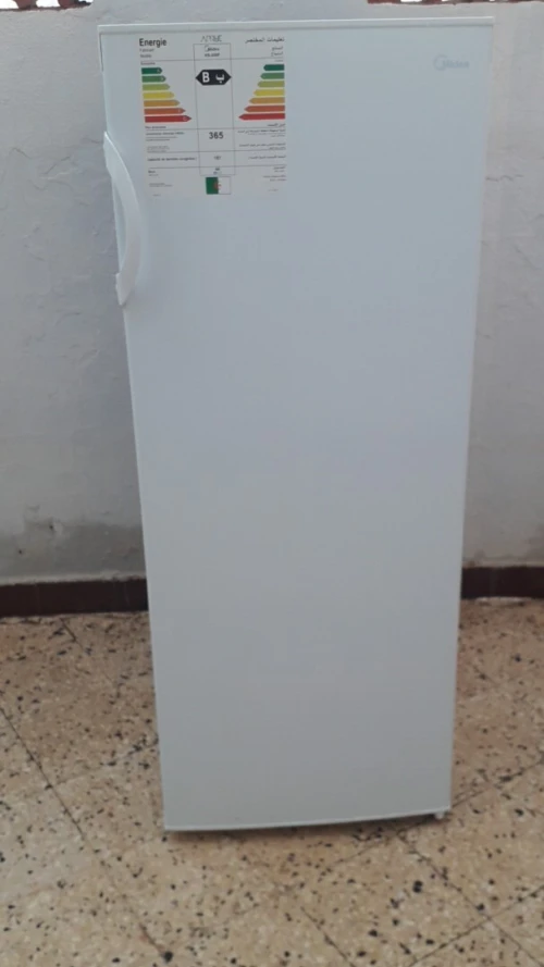 Congélateur Vertical Midea.