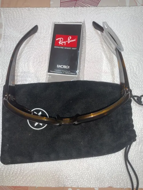 Lunette de soleil pour femme marque Ray Ban