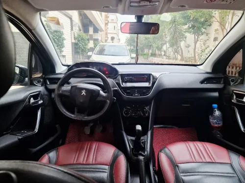 Peugeot 208 2015 Silver Line