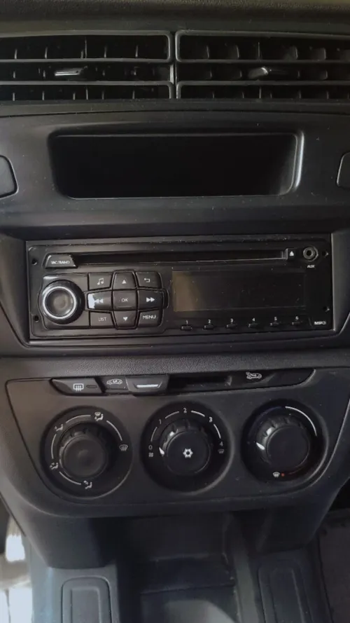 Radio peugeot 301 et 208 