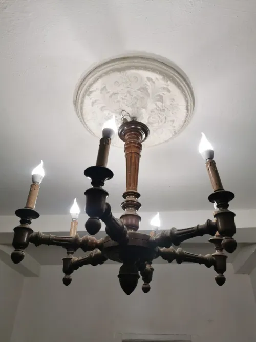Lustre antique en bois noyer 