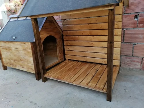 Des niches en bois tres solide pour chiens et chats