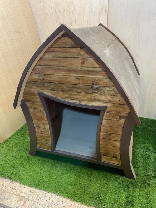 Des niches en bois tres solide pour chiens et chats