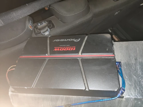 Amplificateur audio Pioneer 1000 Watt plus Boomer Sony Xplod 1300 Watt